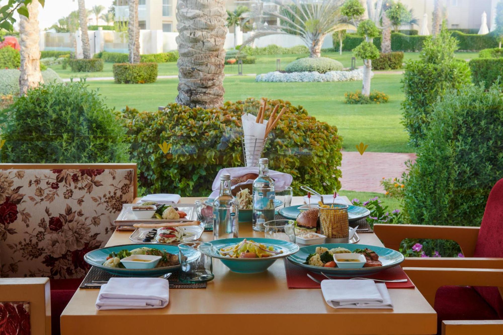 Rixos Premium Seagate Hotel Sharm el-Sheikh Ngoại thất bức ảnh A table set for breakfast